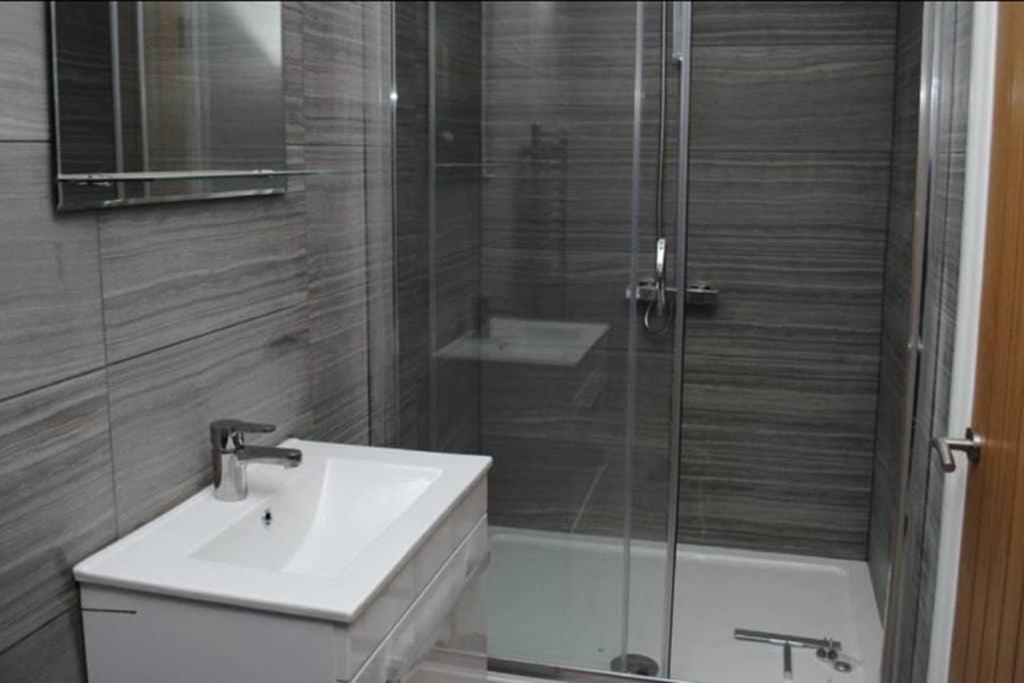 Garland Modern Spacious Apartment, Brentwood 1 Extérieur photo