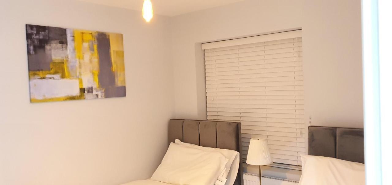 Garland Modern Spacious Apartment, Brentwood 1 Extérieur photo