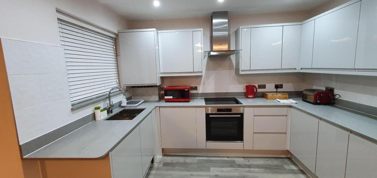 Garland Modern Spacious Apartment, Brentwood 1 Extérieur photo