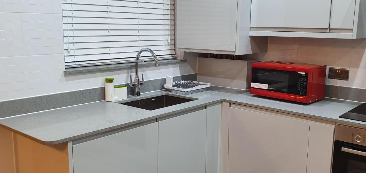 Garland Modern Spacious Apartment, Brentwood 1 Extérieur photo